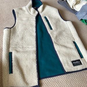 Men’s vest size small but fits pretty big very soft never used